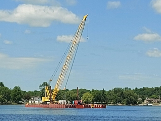 Moving the barge and 200 ton crane to pier 4