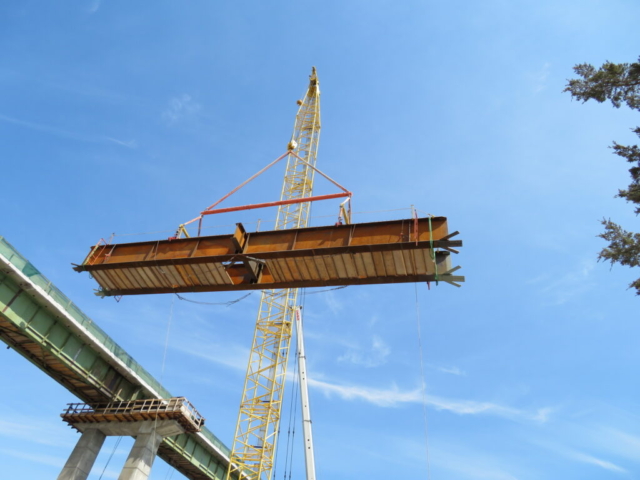 Pier 13 haunch girder lift