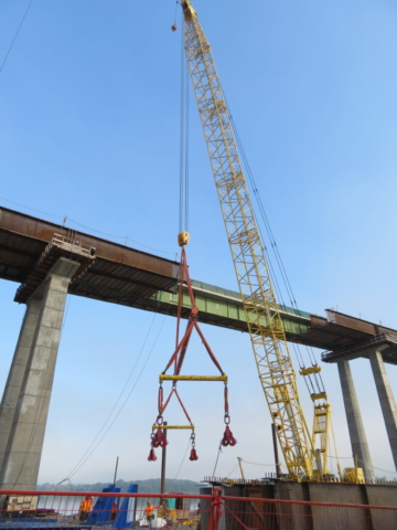 Preparing to hook up the spreader bar to the drop-in girder