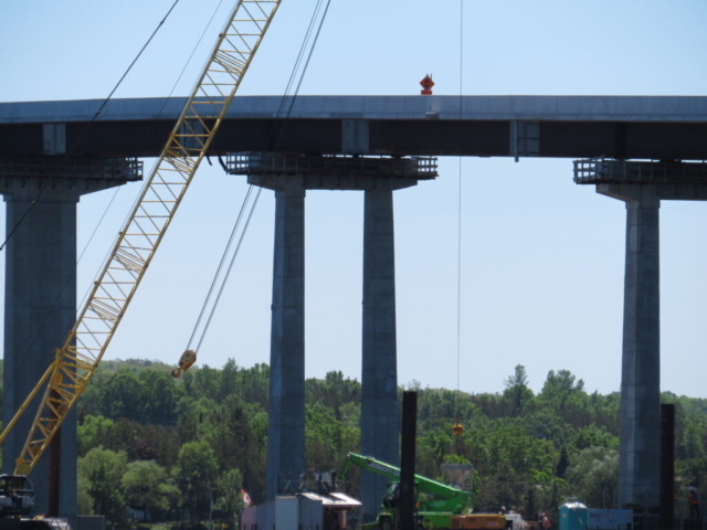 200 ton crane moving the concrete hopper from the service barge to the concrete pump