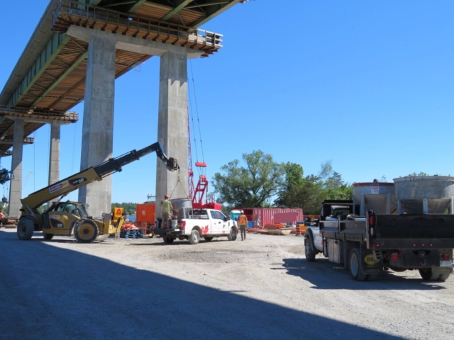 Telehandler offloading hoppers for concrete placement