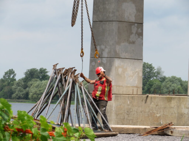 Preparing the brackets to be lifted by the 200 ton crane