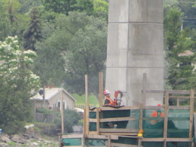 Saw cutting on pier 6, in preparation for concrete removals