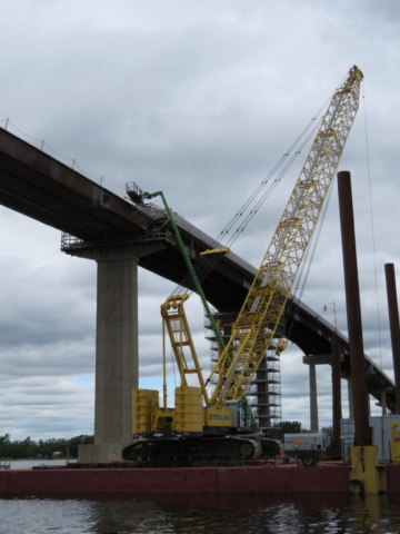 South view, 200 ton crane on the barge, Man lift