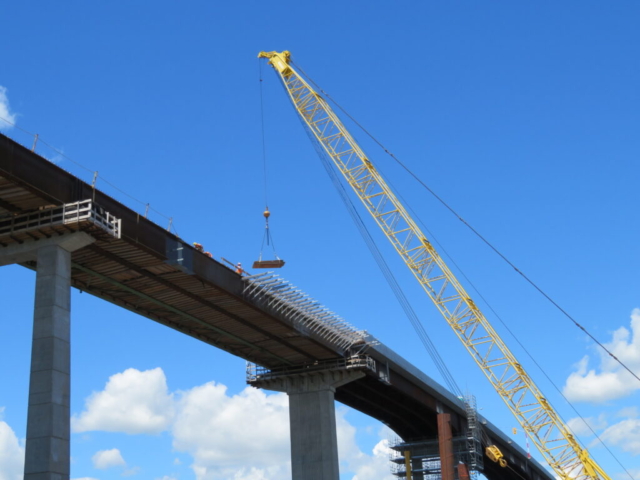 Lifting the work platform materials with the 200 ton crane