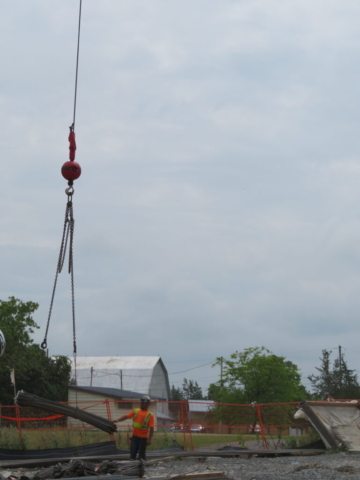 Hooking the rebar to the 110 ton crane