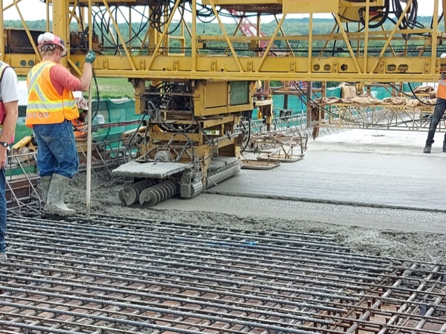 Concrete finisher, second section of the concrete deck