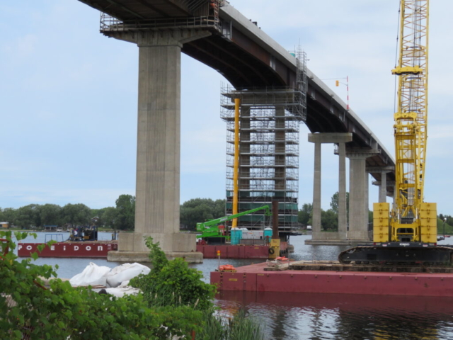 Overview of barges , 200-ton crane, man-lift at pier 10