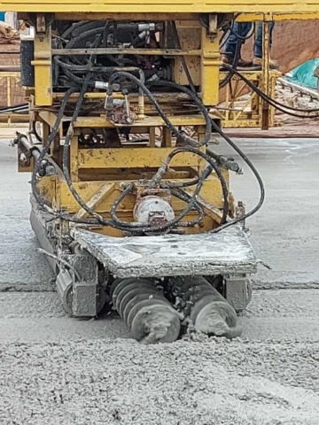 Close-up, concrete finisher