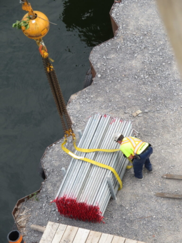 Preparing the containment scaffolding to be lifted to the deck