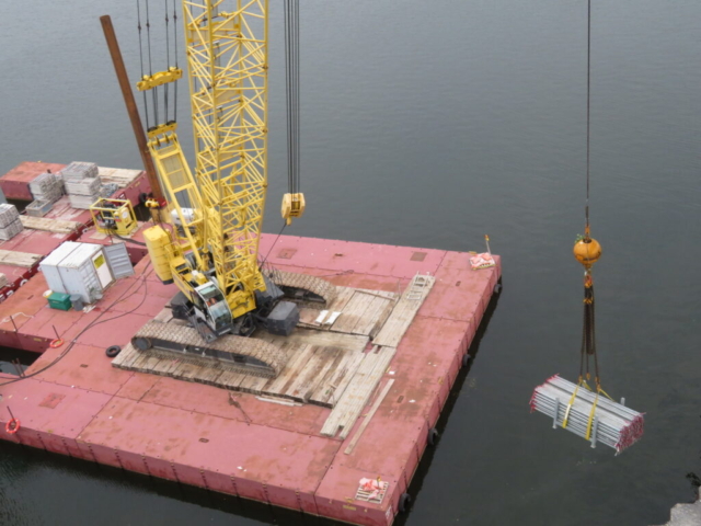 Scaffolding mid-lift