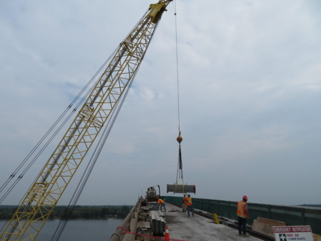 Lowering the containment scaffolding to the deck