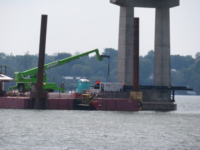 Starting the scaffolding base on pier 3