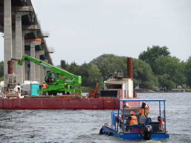 Delivering concrete to the barge with the boat