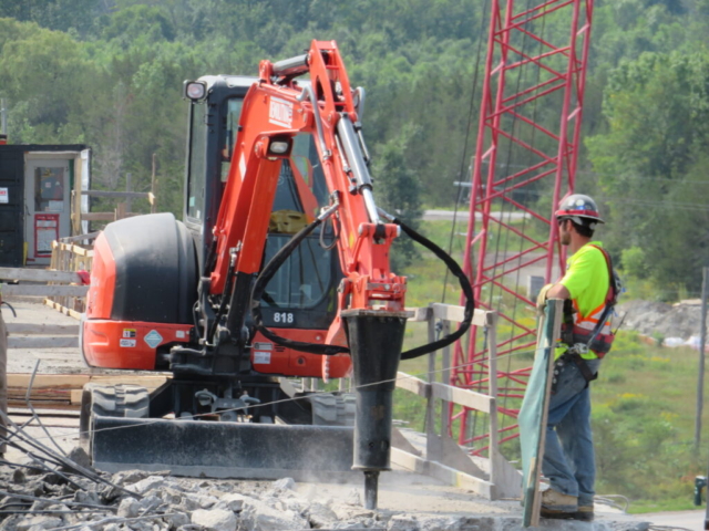 Hoe-ramming, use of containment screen