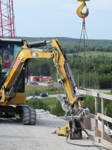 Putting the hammer on the excavator for hoe-ramming