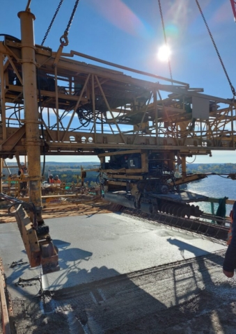 110-ton crane removing the concrete finisher from the deck