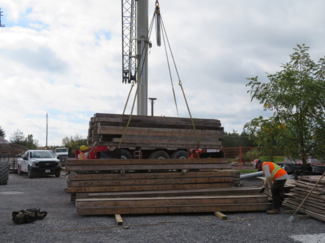 160-ton crane lowering formwork