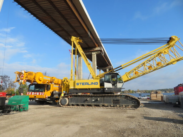 Putting the crane into place to continue dismantling the 200-ton crane