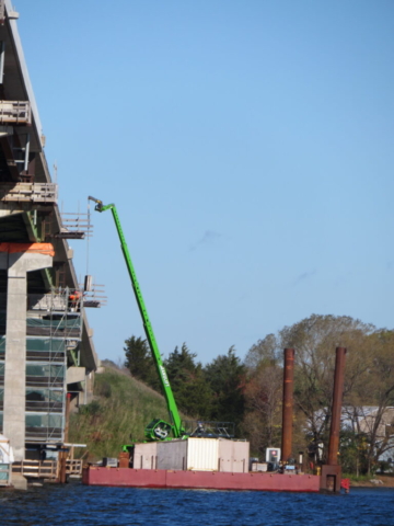 Using the Manlift to lower formwork at pier 3