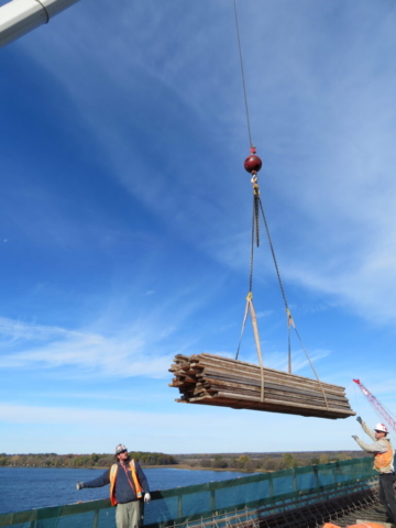 Lowering materials from the deck with the 110-ton crane