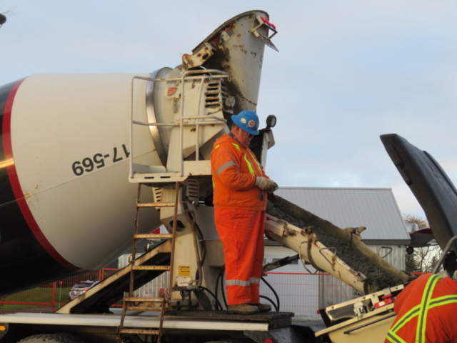 Releasing concrete from the truck into the pump truck