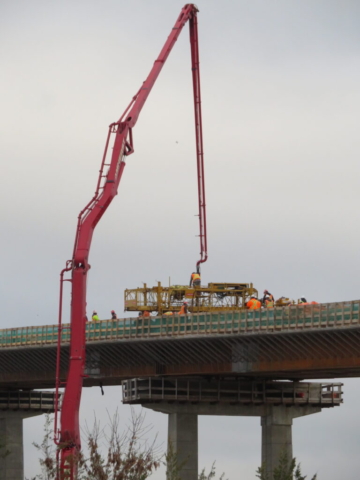 Expanded view of the concrete pump and the concrete finisher