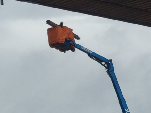 Using the Genie Boom to remove formwork materials from the false decking