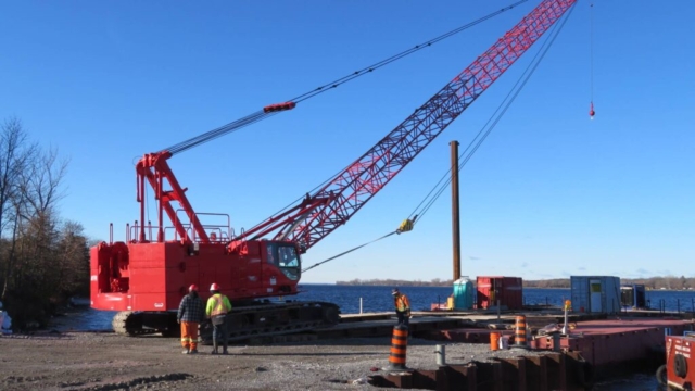 Removing the crane from the barge