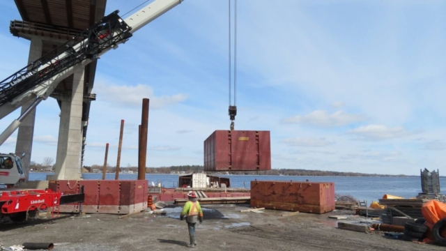 160-ton crane moving the barge section