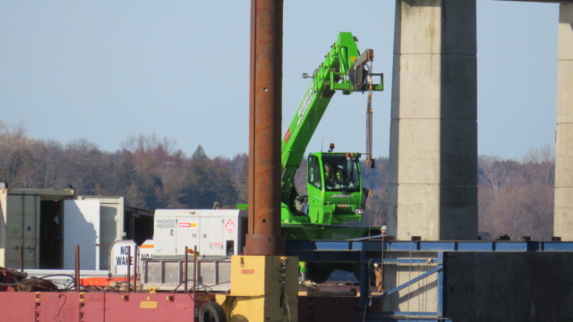 Scaffolding installation on pier 1, Manulift