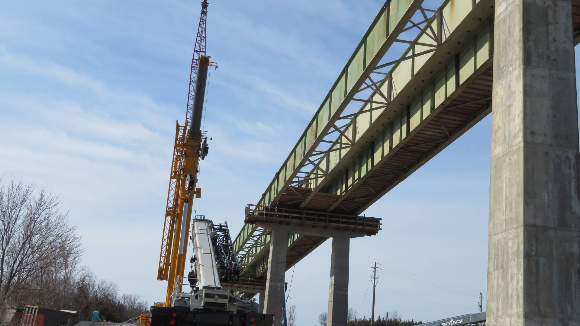 Moving the 160 and 200-ton cranes into place for girder removal