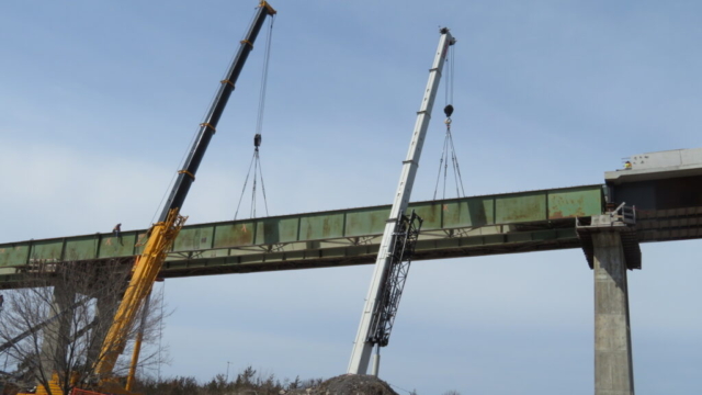 160 and 200-ton crane preparing for removal of the approach girder