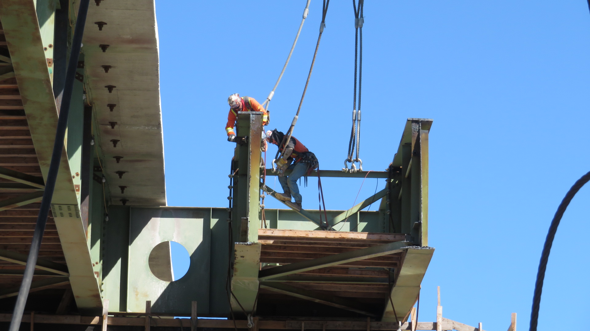 Attaching the cables to the pier 14 haunch girder