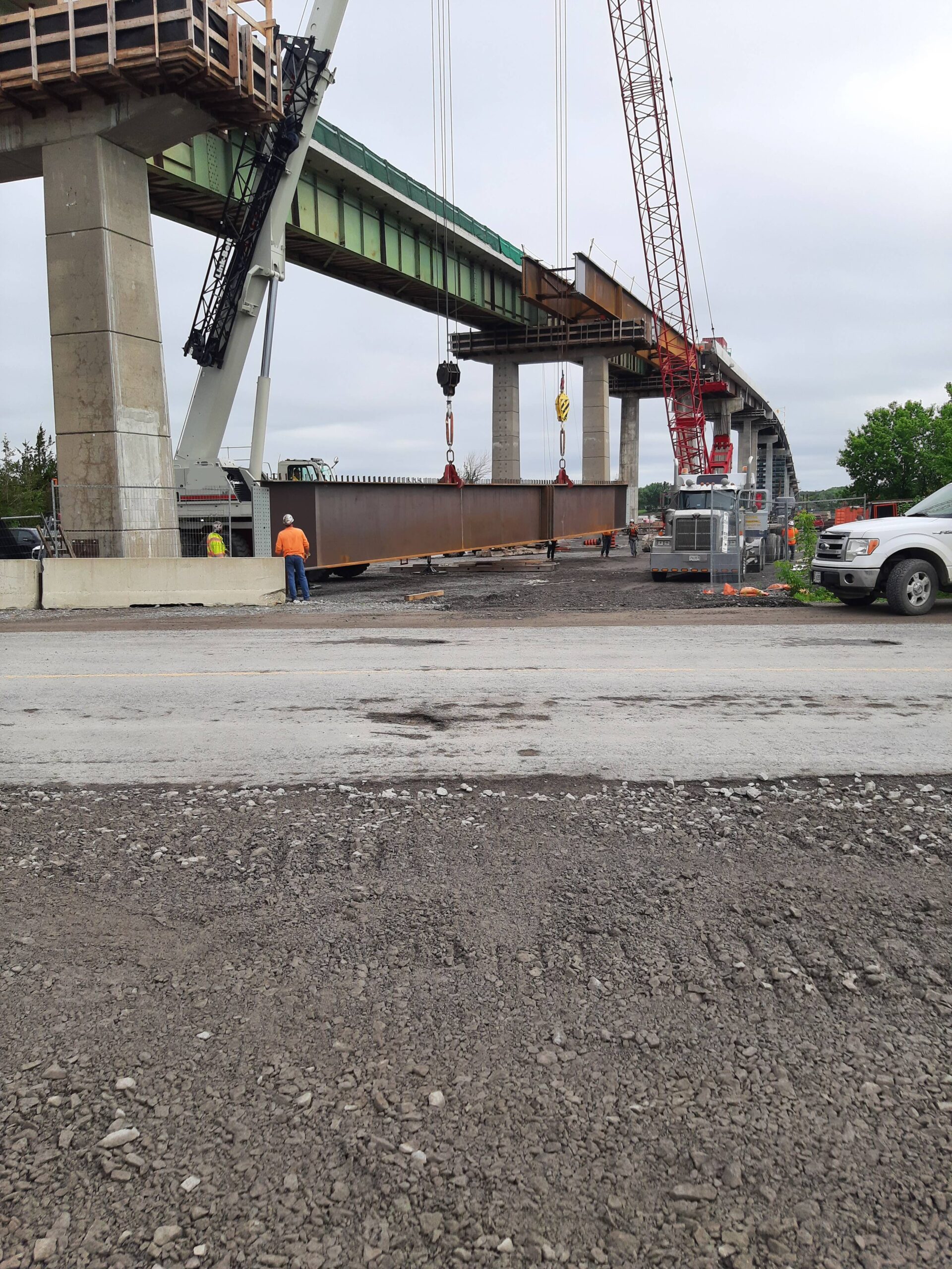 110 and 160-ton crane moving the section of girder