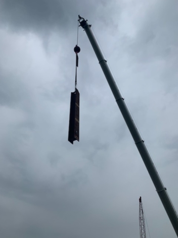 160-ton crane removing the H-pile