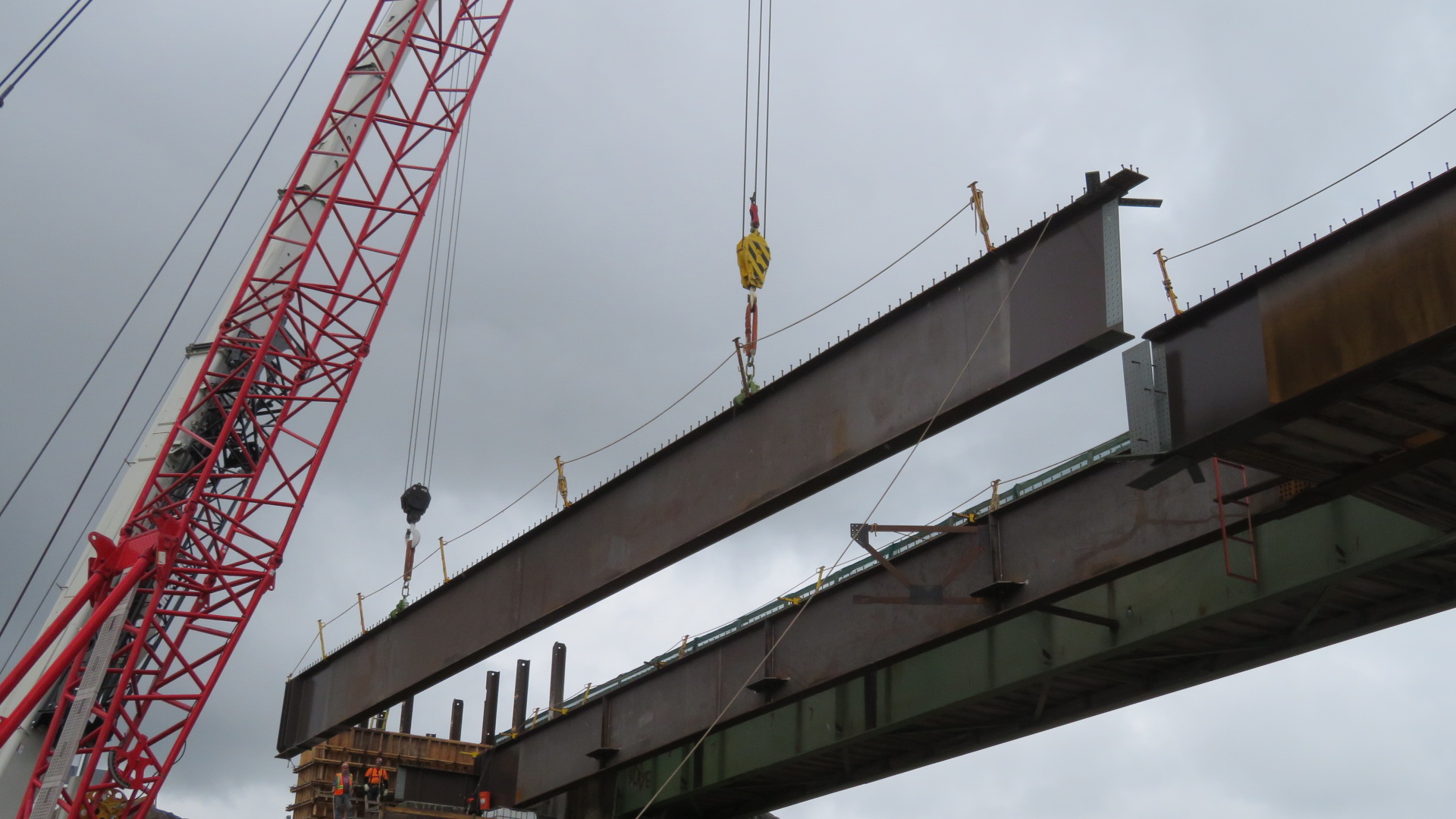 Lifting the girder to be lowered into place