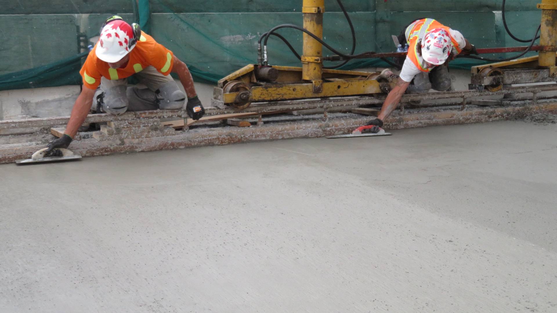 Finishing the edges of the concrete