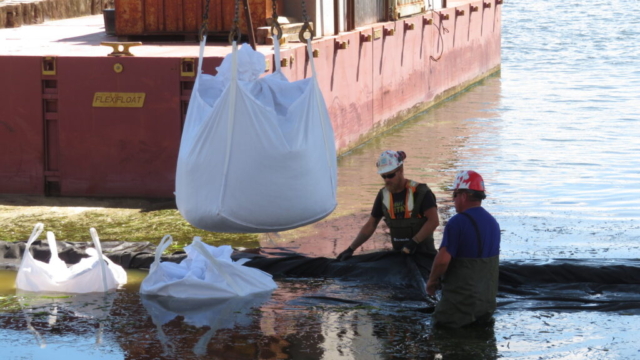 Lowering the meter bag onto the geotextile