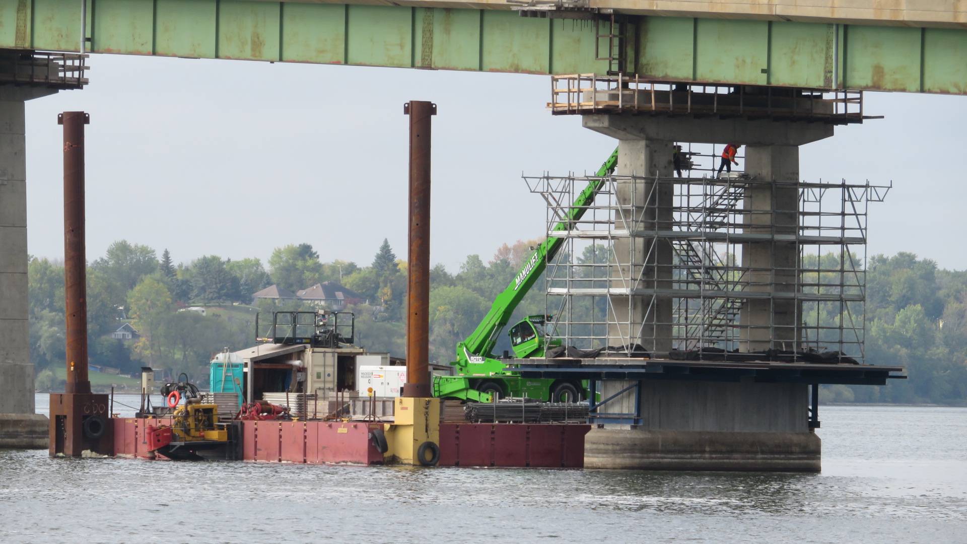Scaffolding removal on pier 2