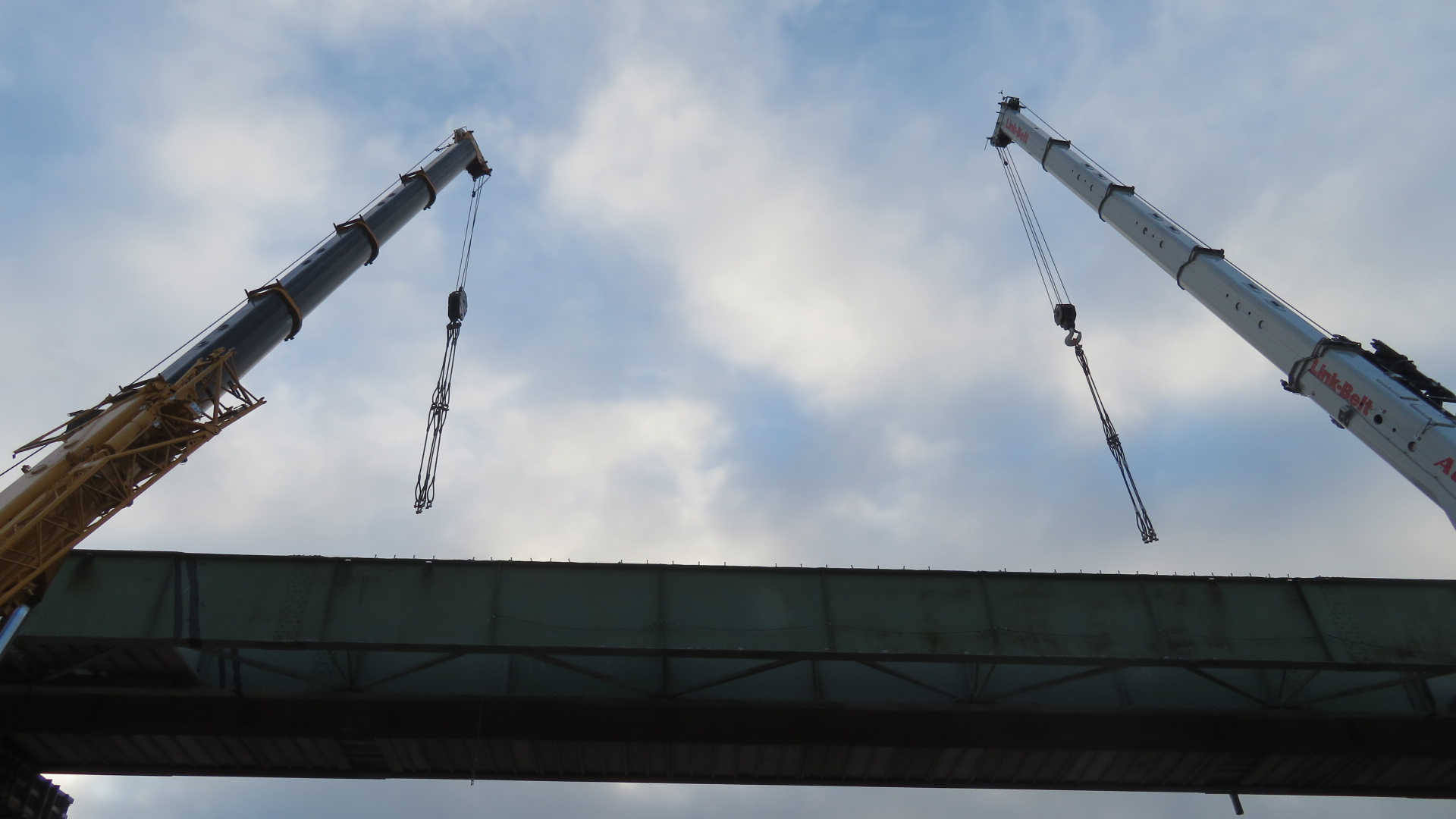 Preparing the 200 and 160-ton cranes for girder removals