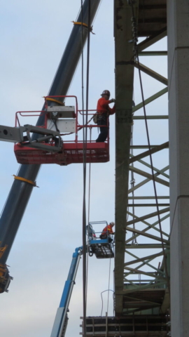 Attaching the cables to the girder for removals