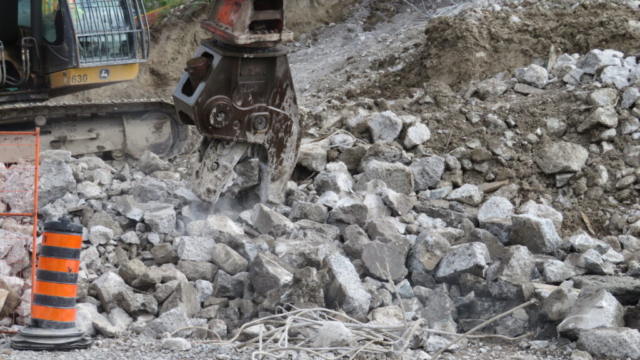 Crushing the removed concrete, south abutment