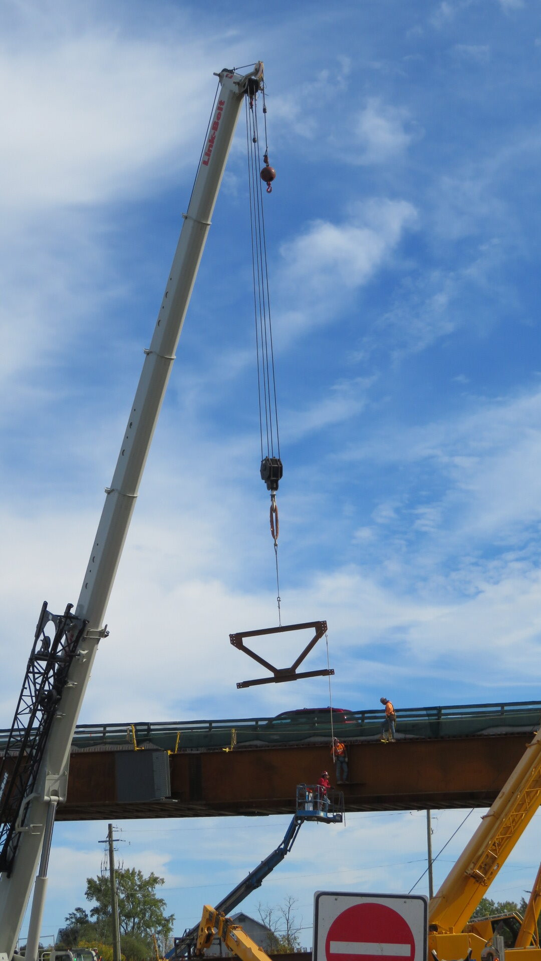 Lifting the K-bracket for installation