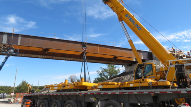 Dismantling the 200-ton crane