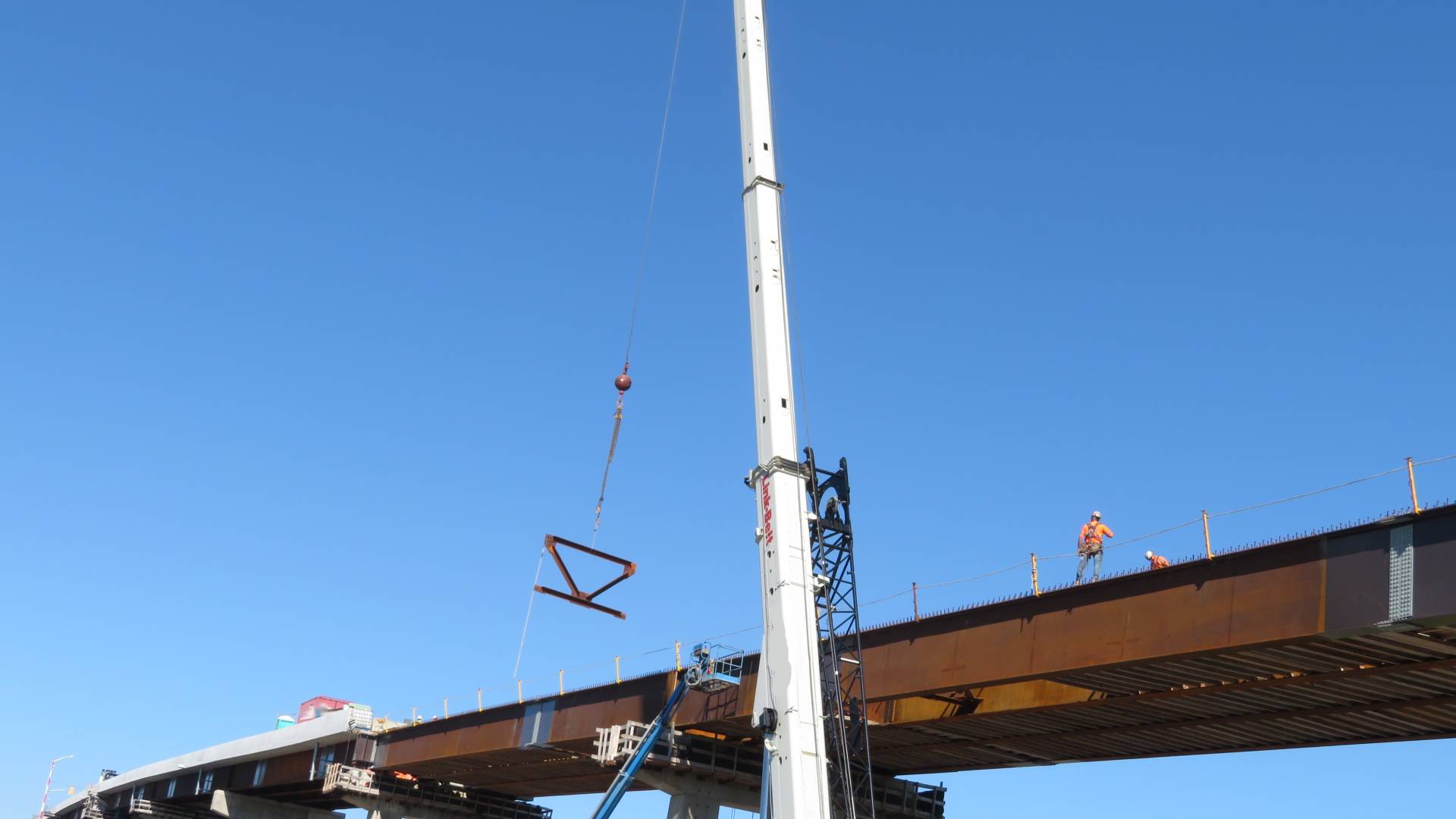 160-ton crane lifting the k-bracket to be installed