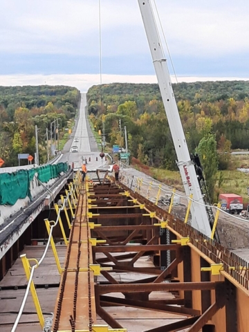160-ton crane, lowering the K-bracket for installation
