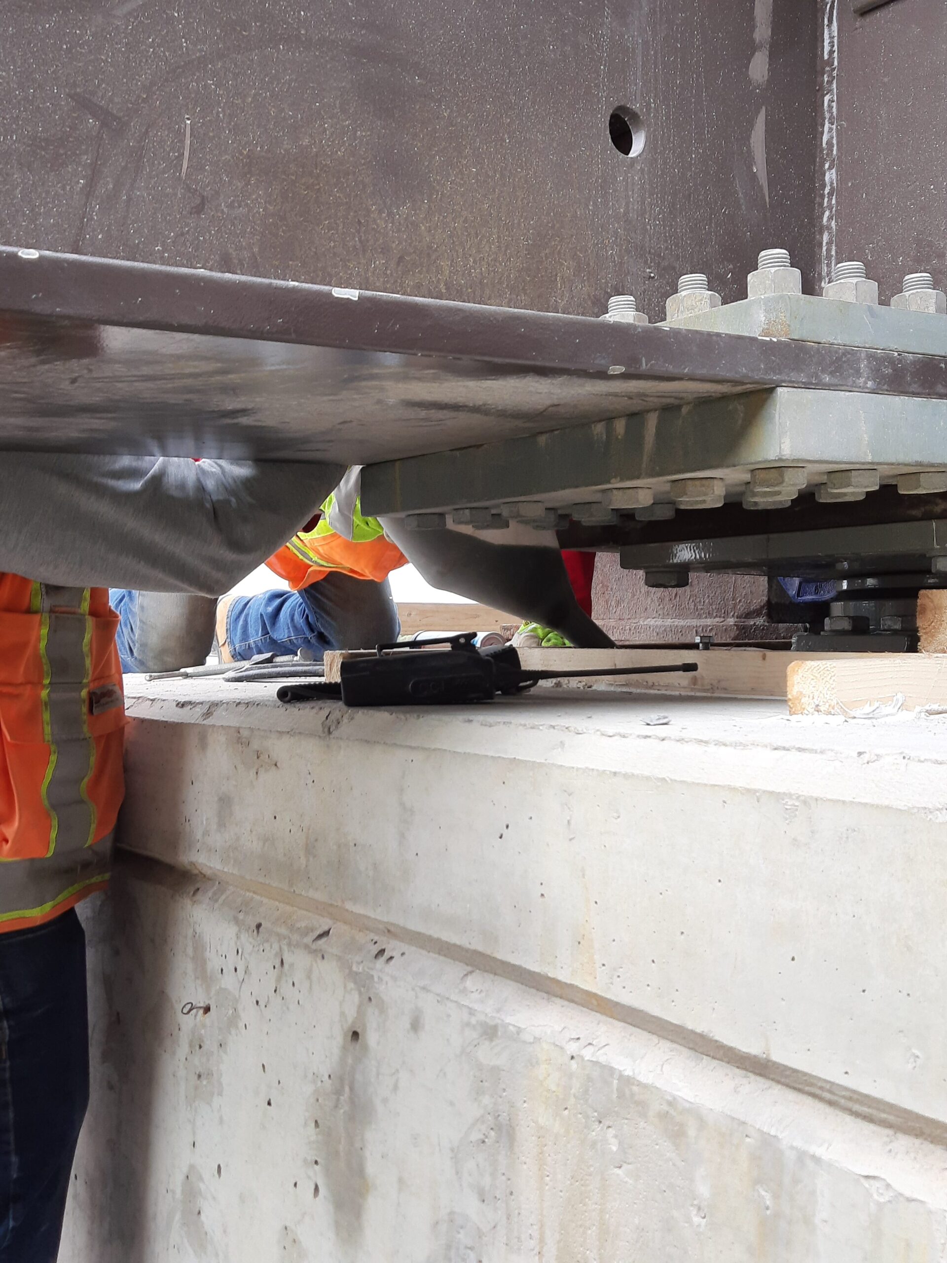 Placing grout for girder bearings