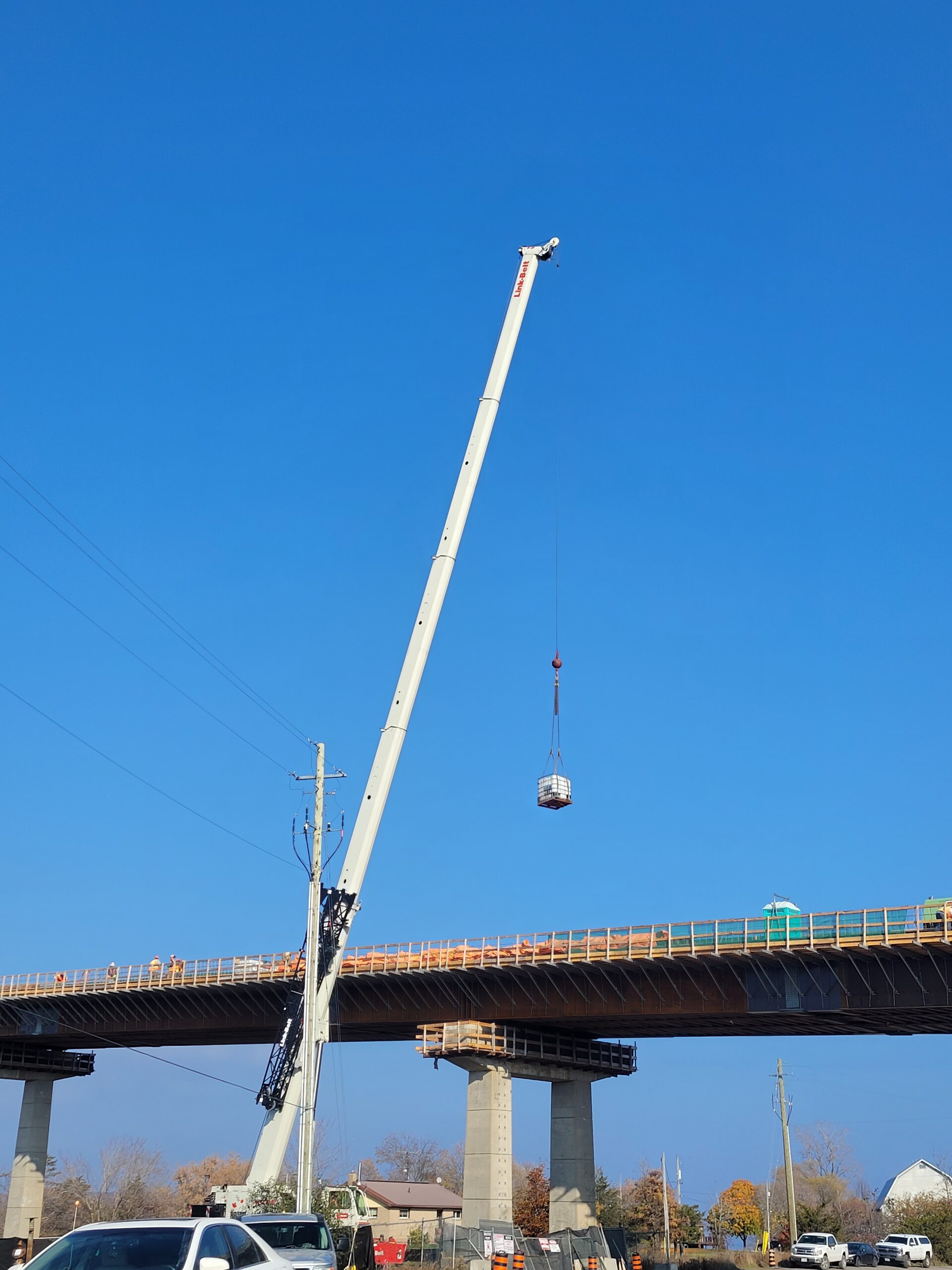 160-ton crane lifting the tote from the bridge