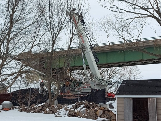 Setting up the 160-ton crane on the north access